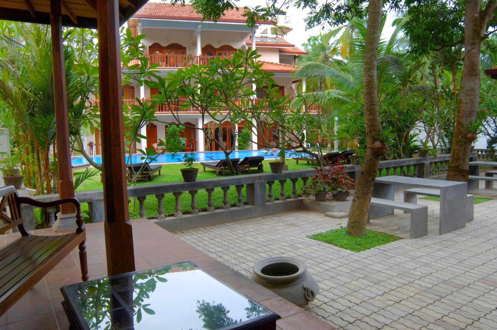 Sandali Walauwa Bentota Bagian luar foto