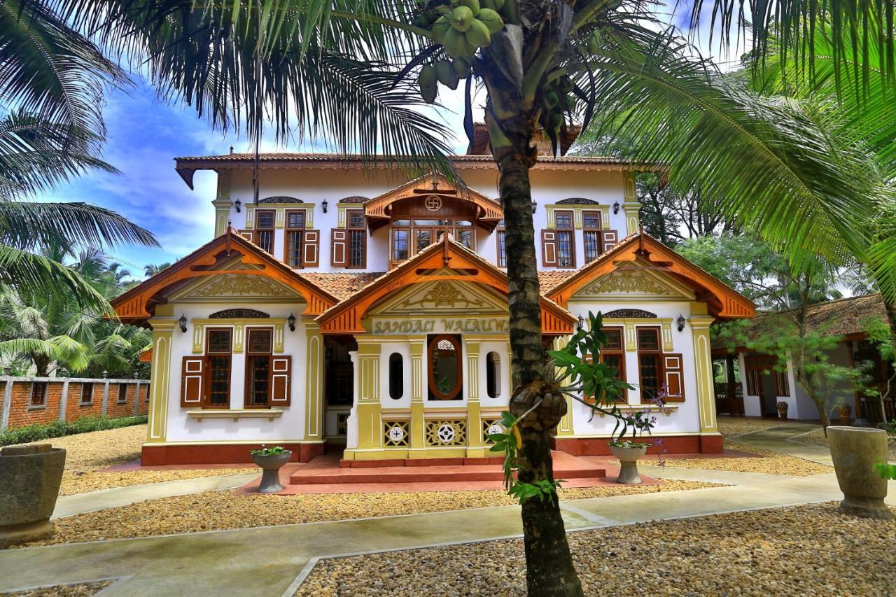 Sandali Walauwa Bentota Bagian luar foto